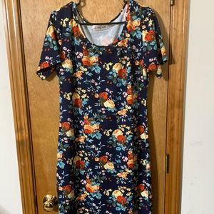 Cute flower-pattern fitted t-shirt dress